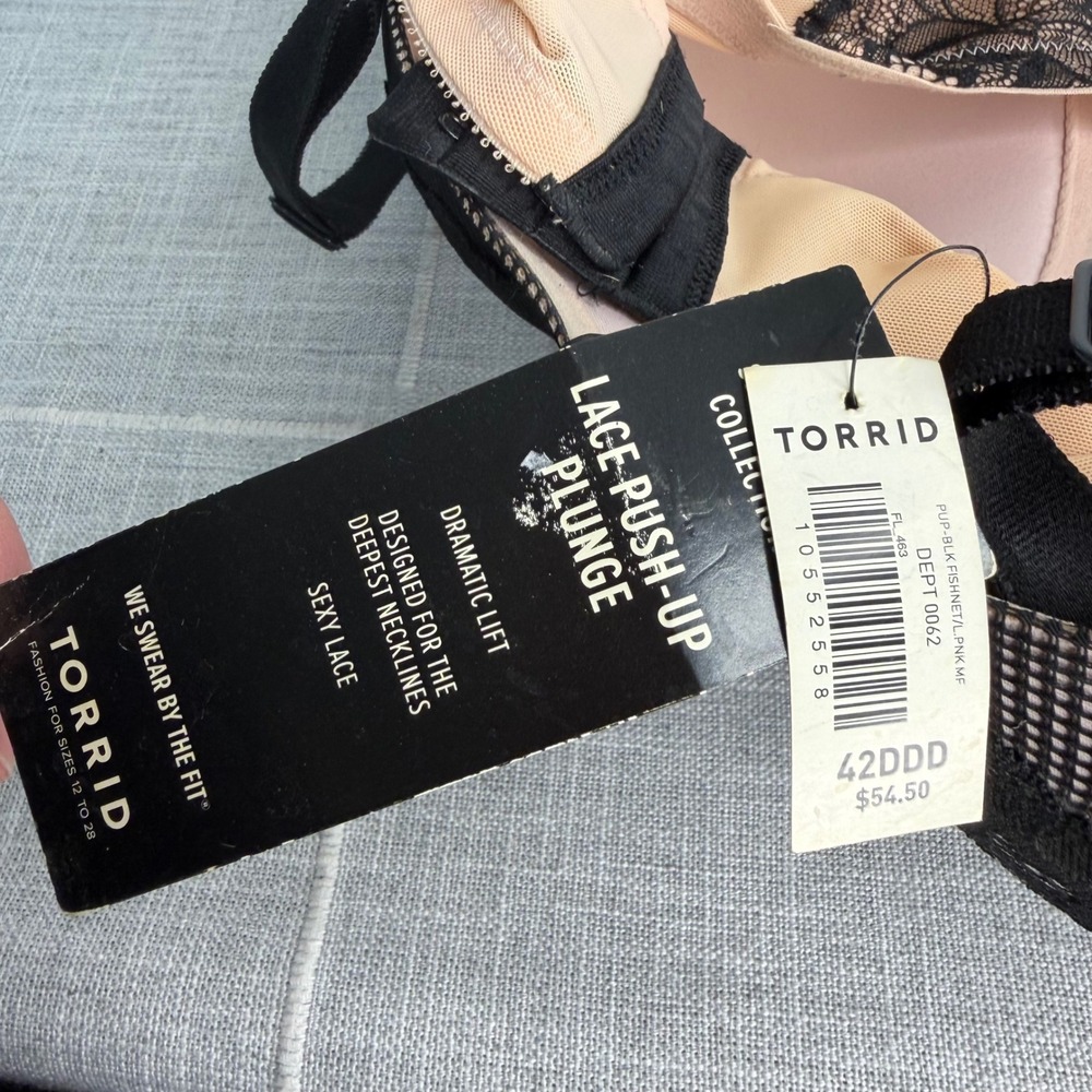 Torrid 42DDD Lace Push Up Plunge Bra NEW Black - Picture 4 of 6